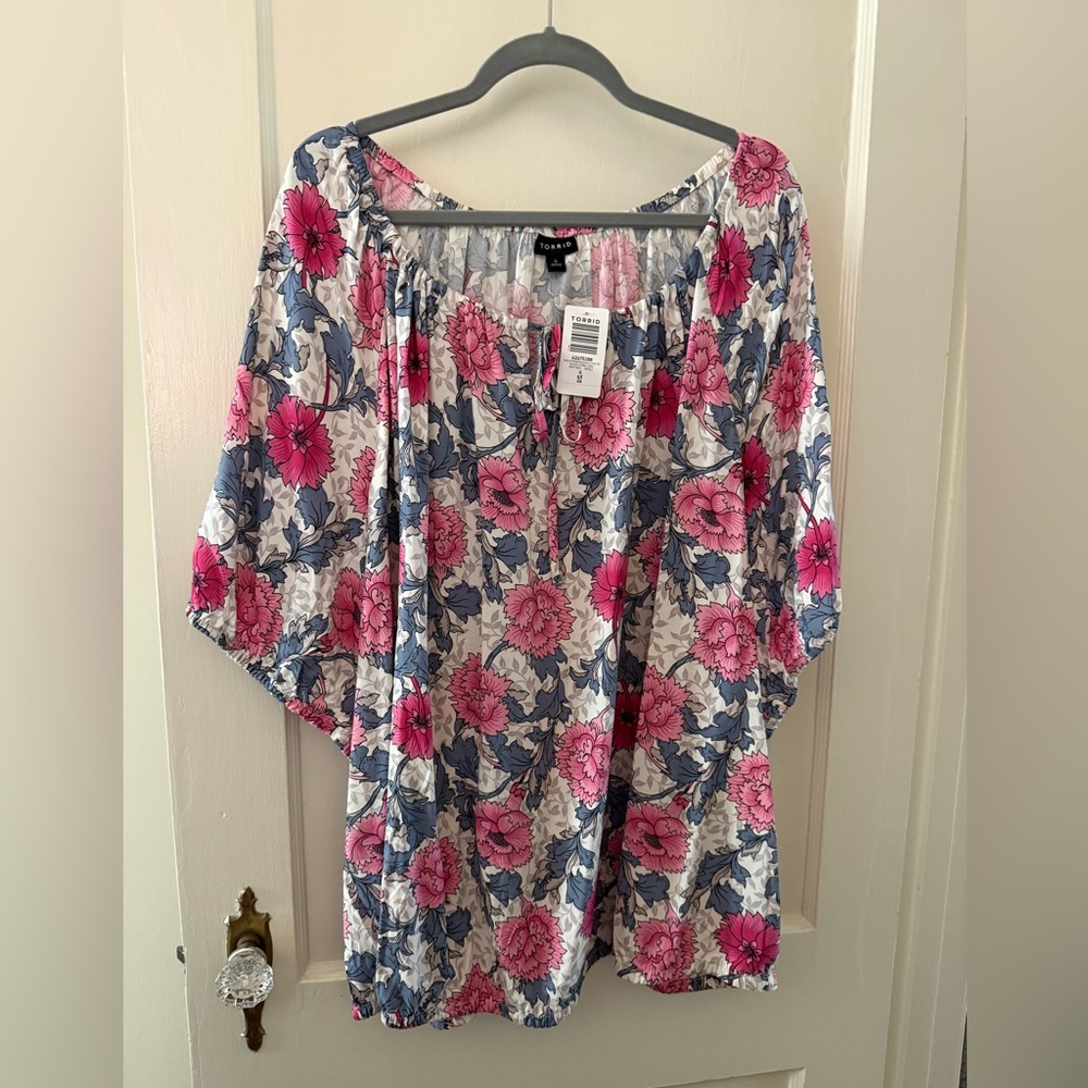 Floral blouse BNWT
